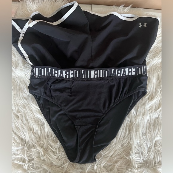 {Under Armour} Heat Gear Activewear Running Shorts in Black - Womens Small - Picture 9 of 10